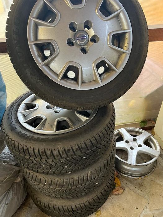 Cauciucuri Dunlop aproape noi cu jante si capace originale Volvo