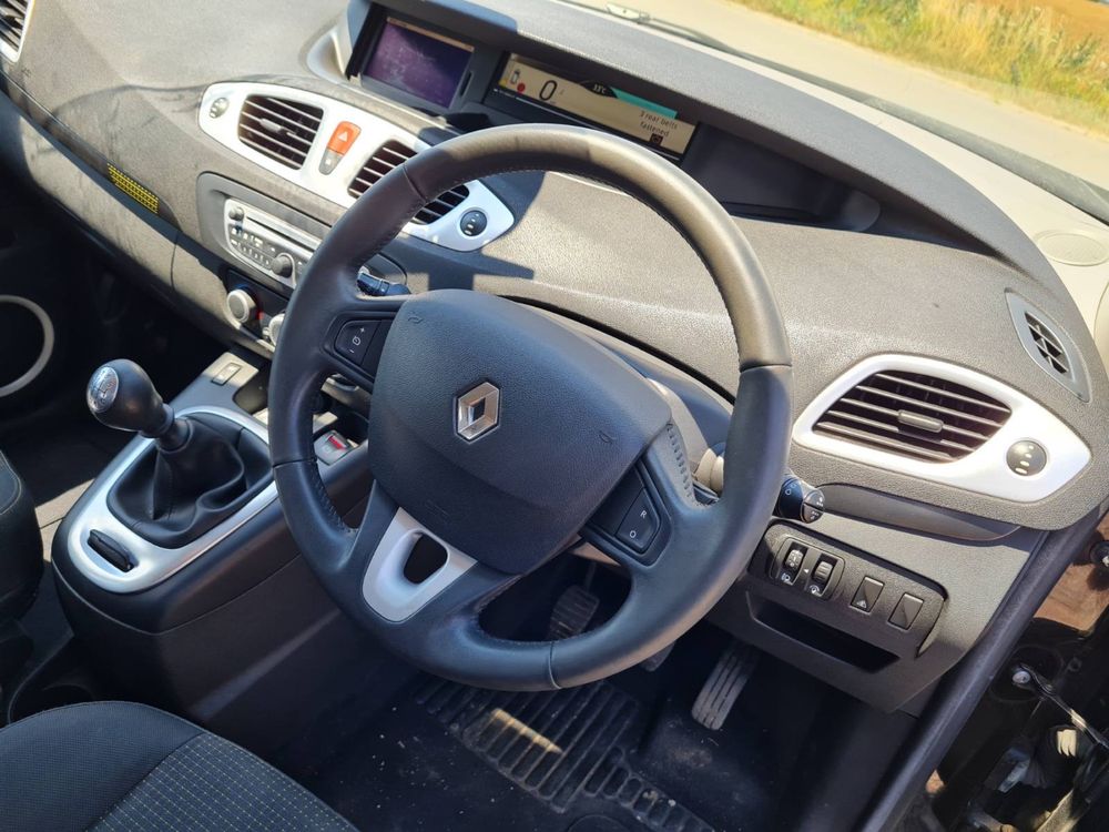 За части Renault Scenik 1.6 2011 година.