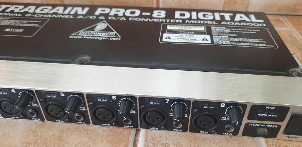 Behringer ADA8000, convertor AD / DA