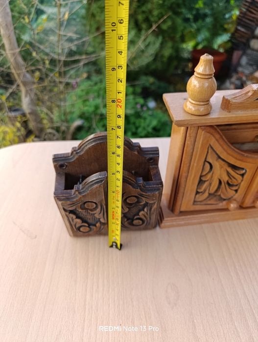 Малки дървени шкафчета