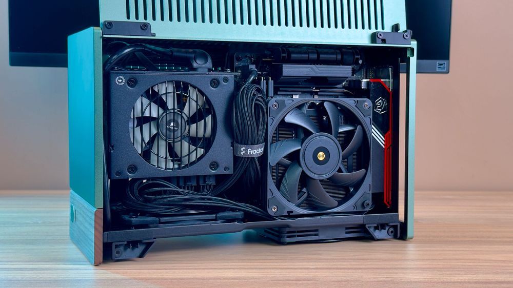 Fractal Terra - ITX / SFF / Ryzen 9800X3D / 64GB / 5070Ti / 4TB