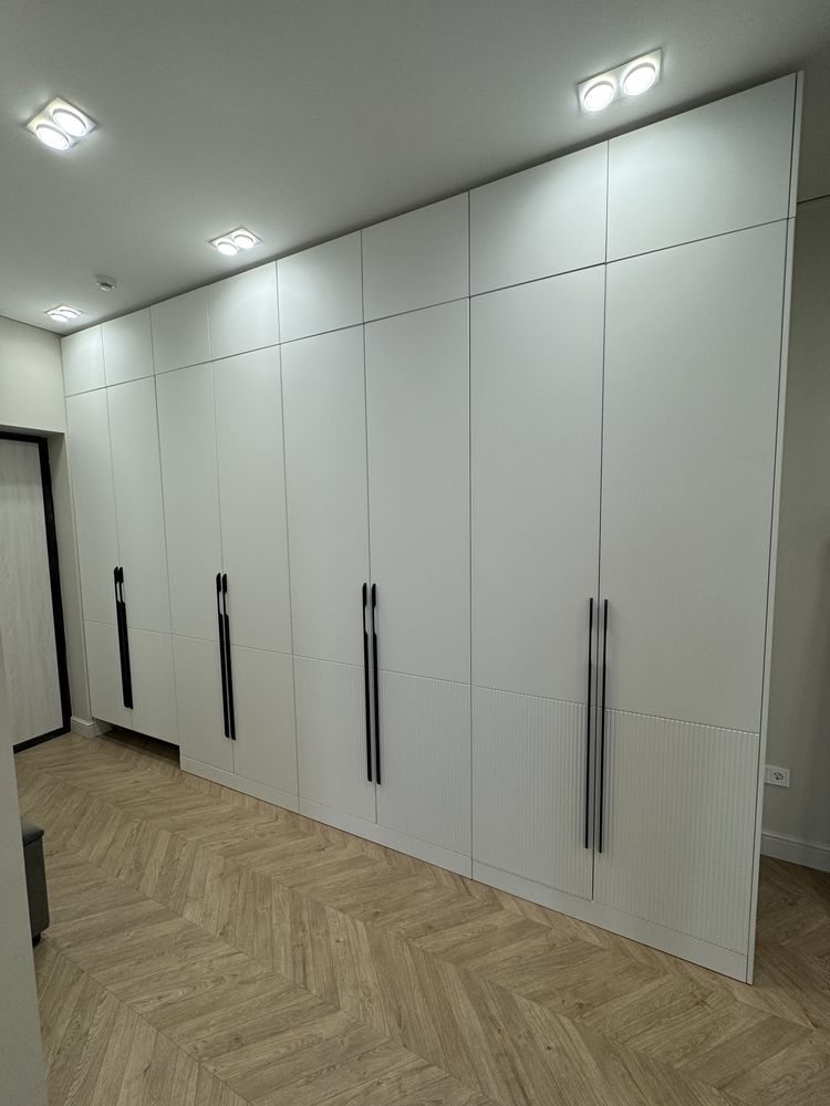 Продам большой красивый шкаф