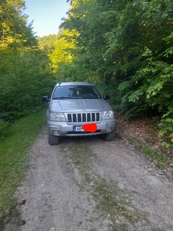 Vând jeep Grand Cherokee