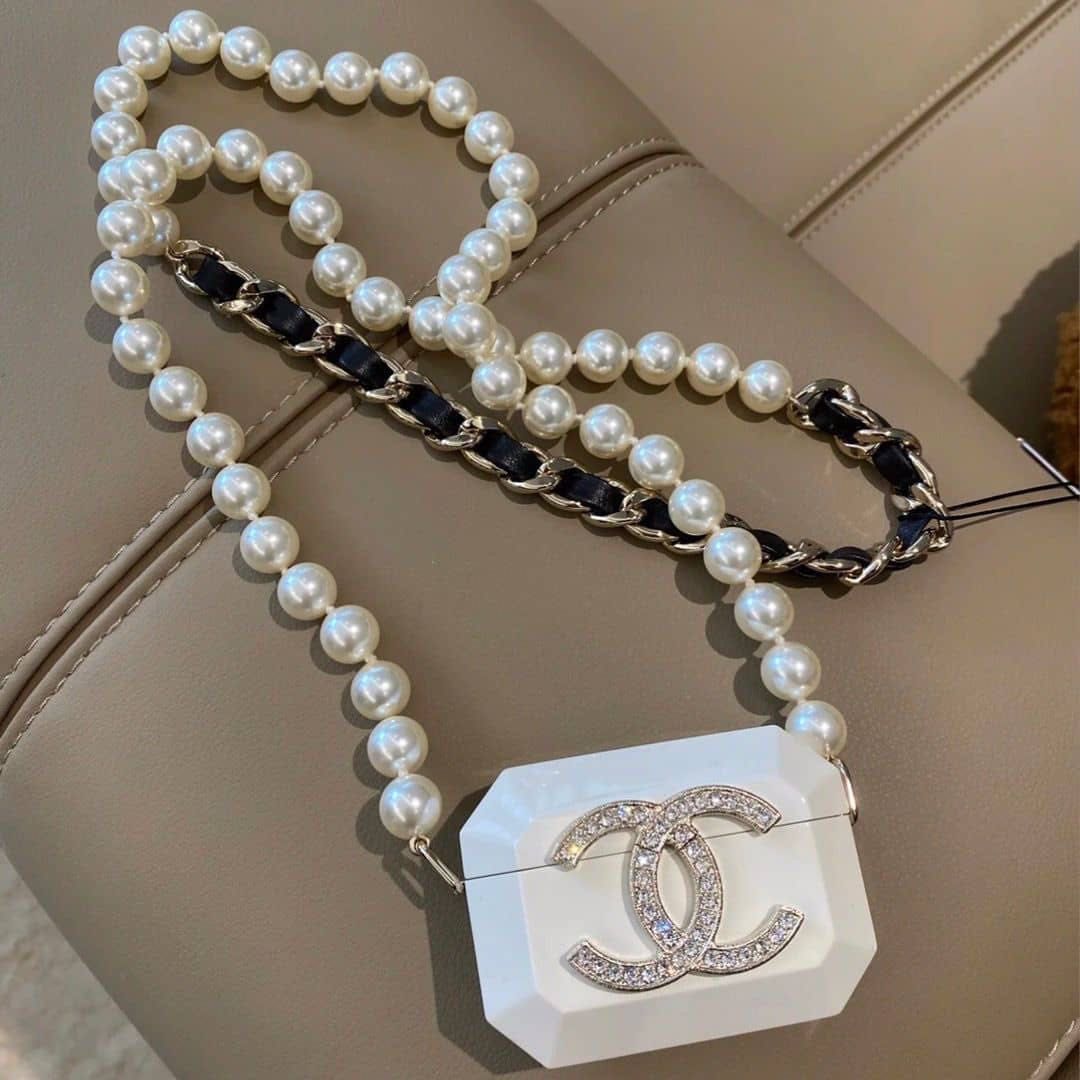 CHANEL чанта аксесоар