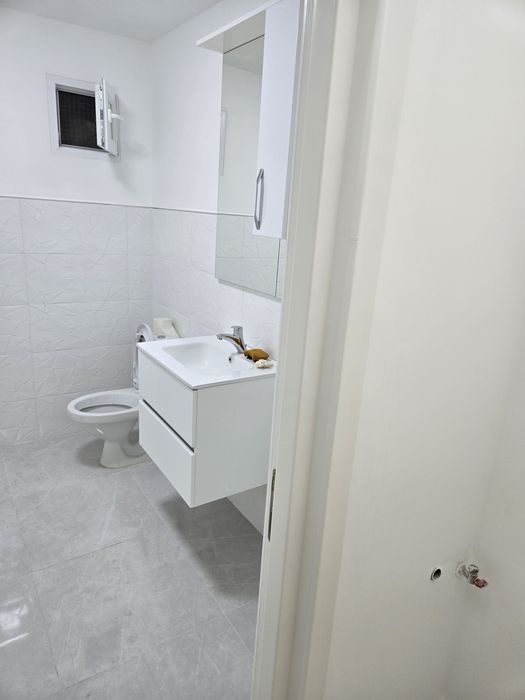 Inchiriez apartament nemobilat