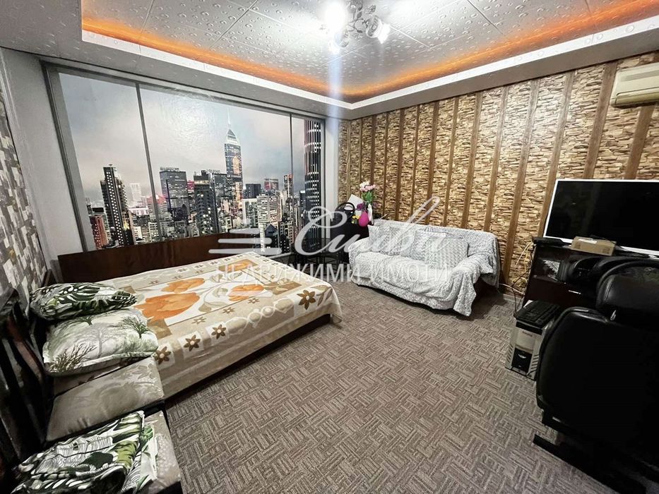 Етаж от ТУХЛЕНА къща в центъра на гр. Шумен!