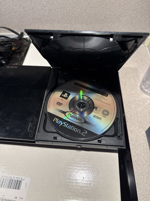 PS2 + PSP + 2 контролера за PS2 + 1 безжичен контролер за PS2 + 6 игри