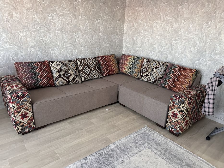 Продам диван в хорошем состоянии