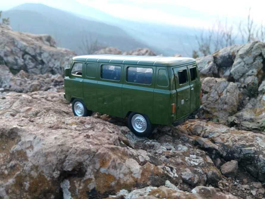 Модел-играчка УАЗ-452 в мащаб 1:24