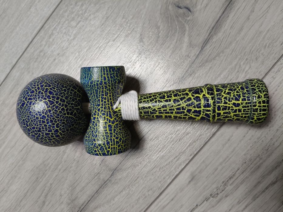 Kendama EOM din lemn