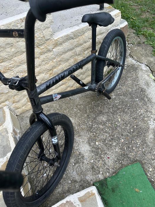 Bmx kink custom se poate vinde si pe piese