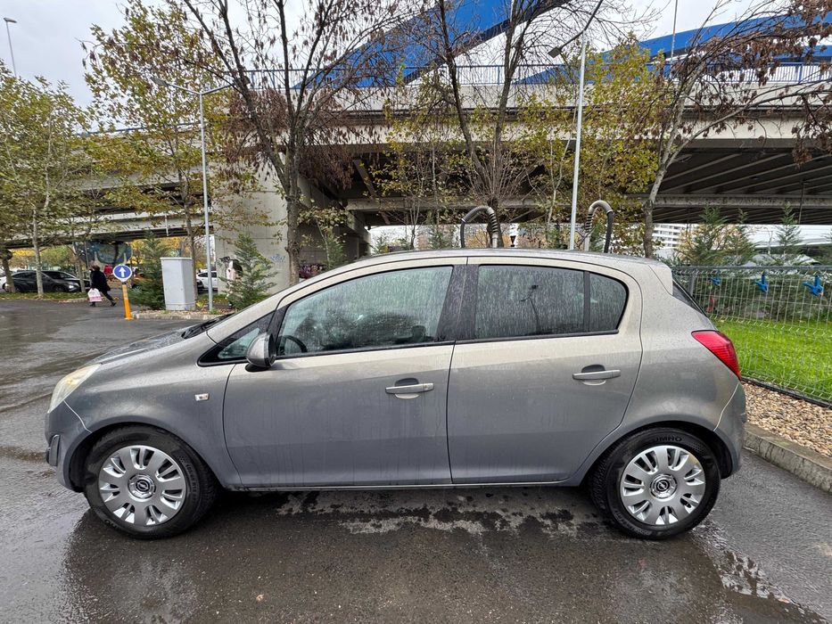 Opel  CORSA  2013  un autoturism pe care sigur ţi-l permiţi