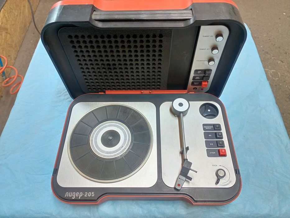 Продам проигрыватель "электрофон Лидер 205