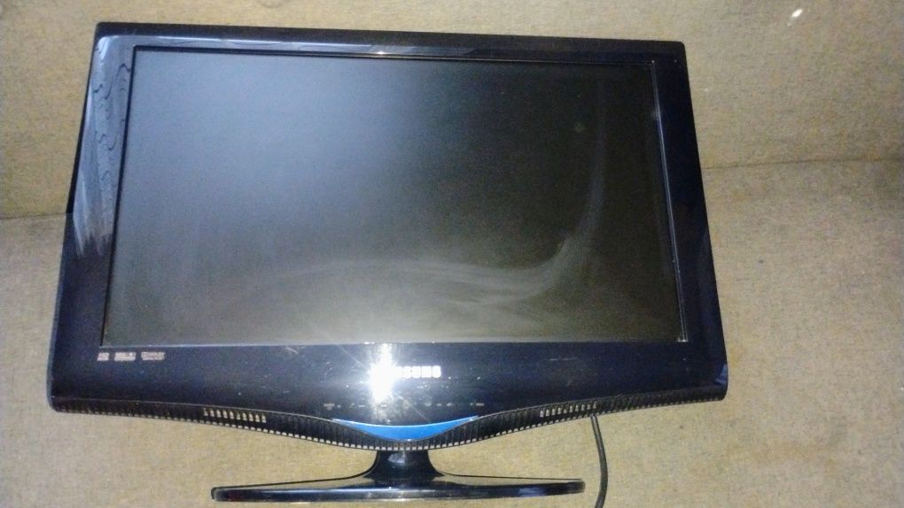 Led tv Samsung 22 80лева отличен с тъч бутони