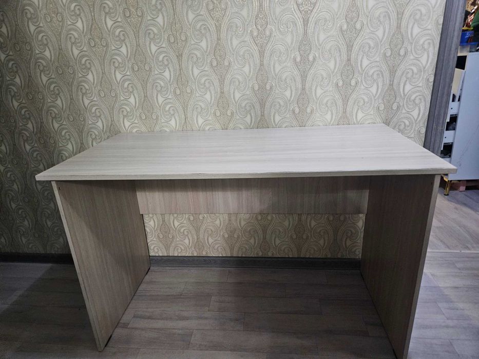 Продам письменный стол