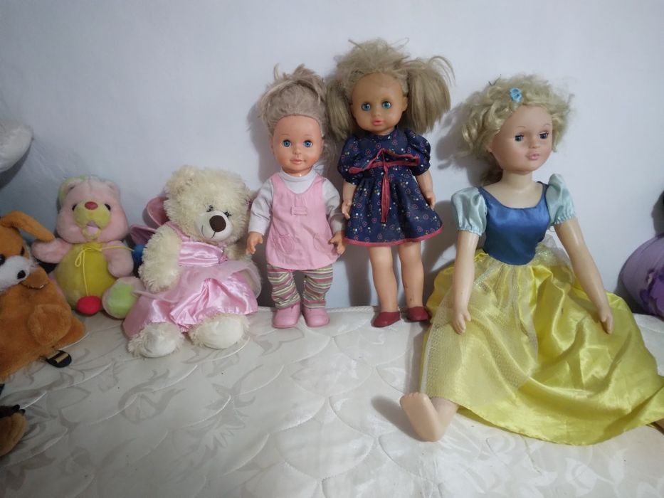 Lot de păpuși mari la 200 de lei toate 3