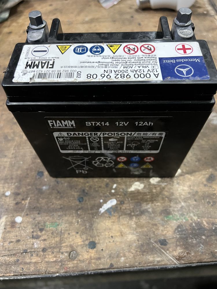 Стартов акумулатор AGM Мерцедес 12V 12Ah 200A