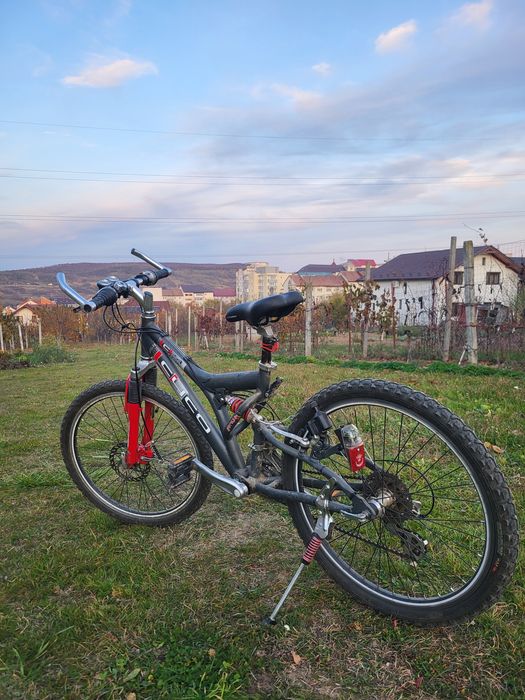 Bicicletă MTB full suspension