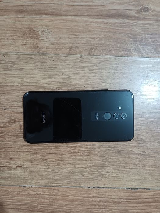 Huawei mate 20 lite ci displayul spart. Placa buna
Vibreaza, dar nu se