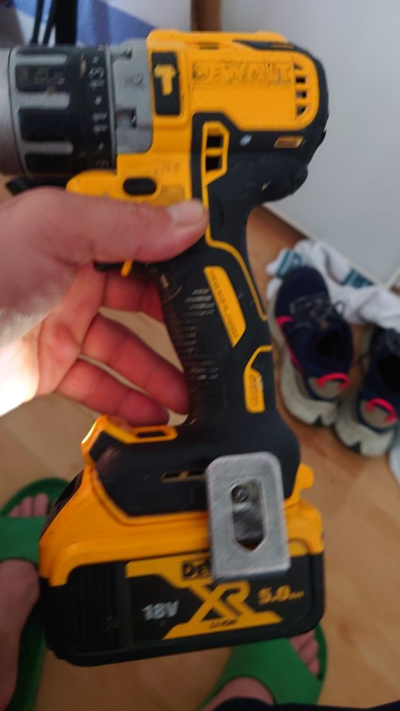 DeWalt combi drill 18v с 5 AH батерия