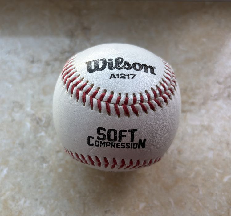Minge baseball Wilson Soft Compression