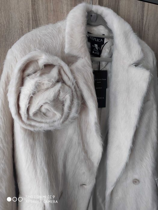 Replica Moda ново с етикет палто Magda Fur с роза