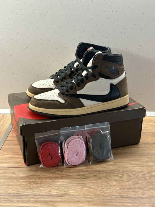 Jordan 1 Travis Scott