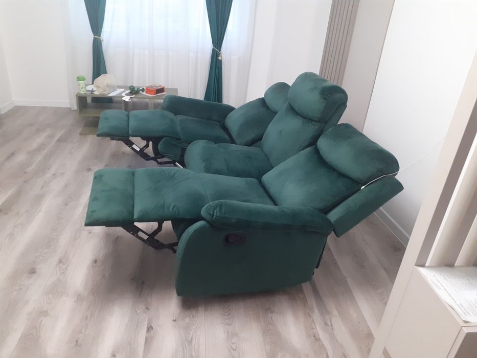 Canapea noua cu măsuță canapeaua se desface pt 2 persoane