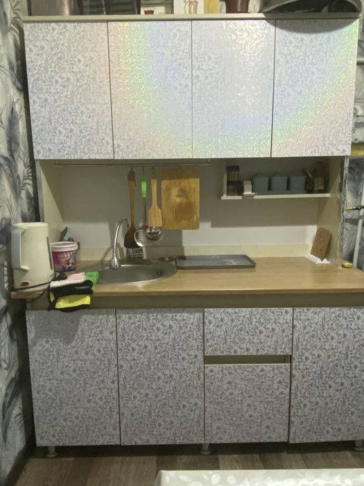 Zamonaviy oshxona shkafi sotiladi!