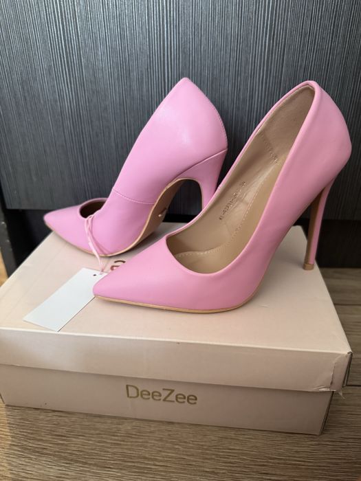 Чисто нови обувки Deezee