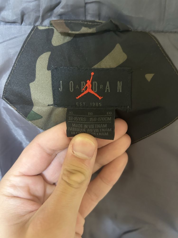Якета Jordan.