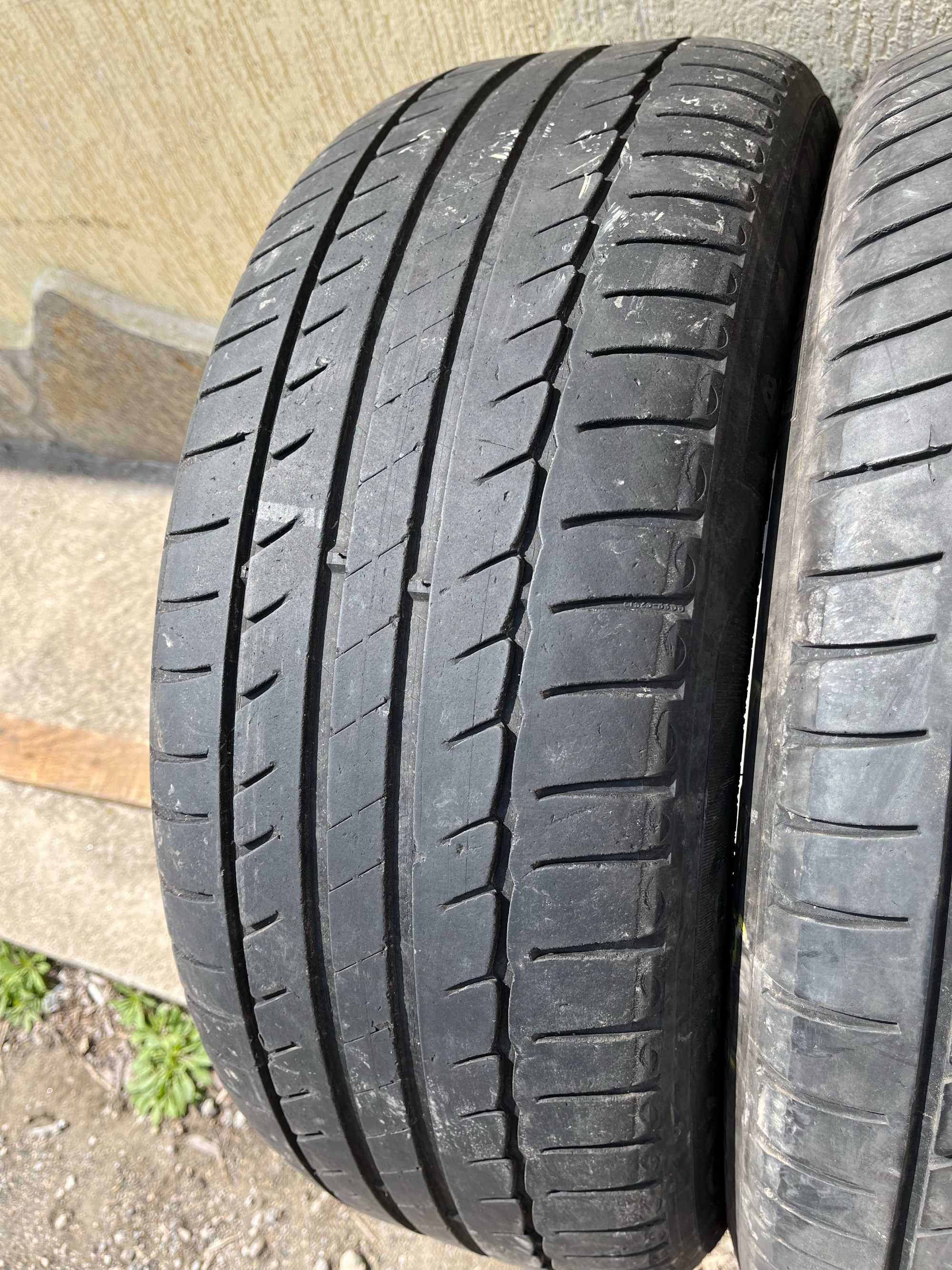 2 бр. летни гуми 215/55/17 Michelin DOT 4015 3,5-4 mm