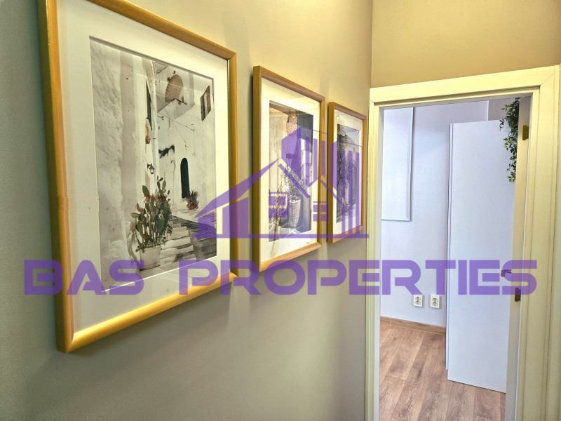 Продава се Тристаен апартамент в София, Център - 68 кв.м за 4044 €/кв.м - Снимка #1