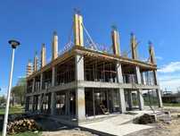 Construcții case blocuri la roșu