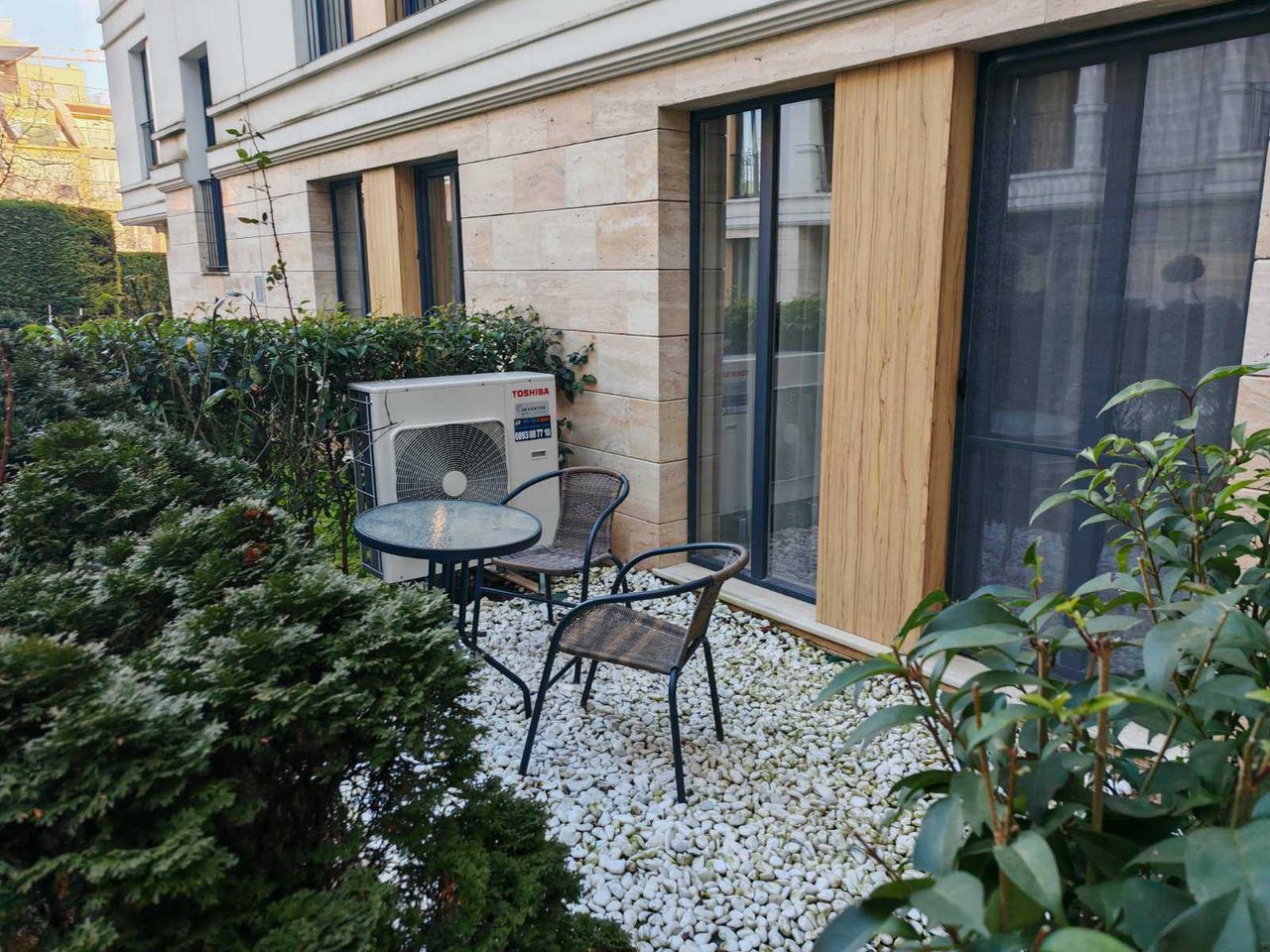 Дава се под наем Двустаен апартамент в Варна, Бриз - 84 кв.м за 600 € - Снимка #2