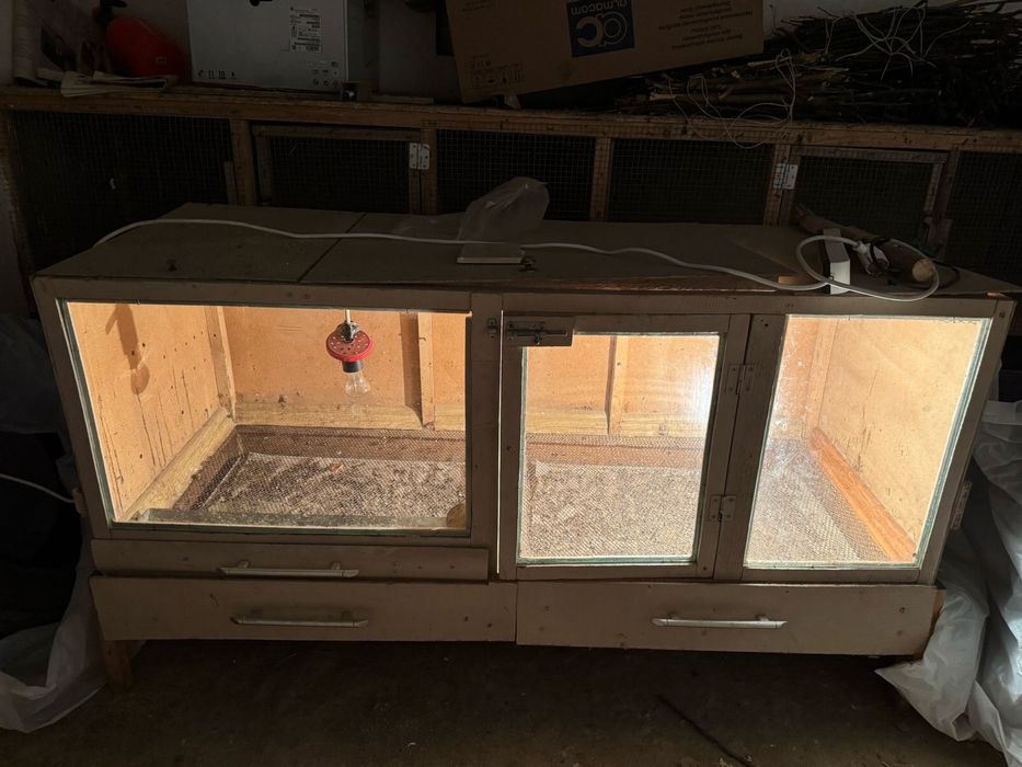 Брудер и сетка для цыплят