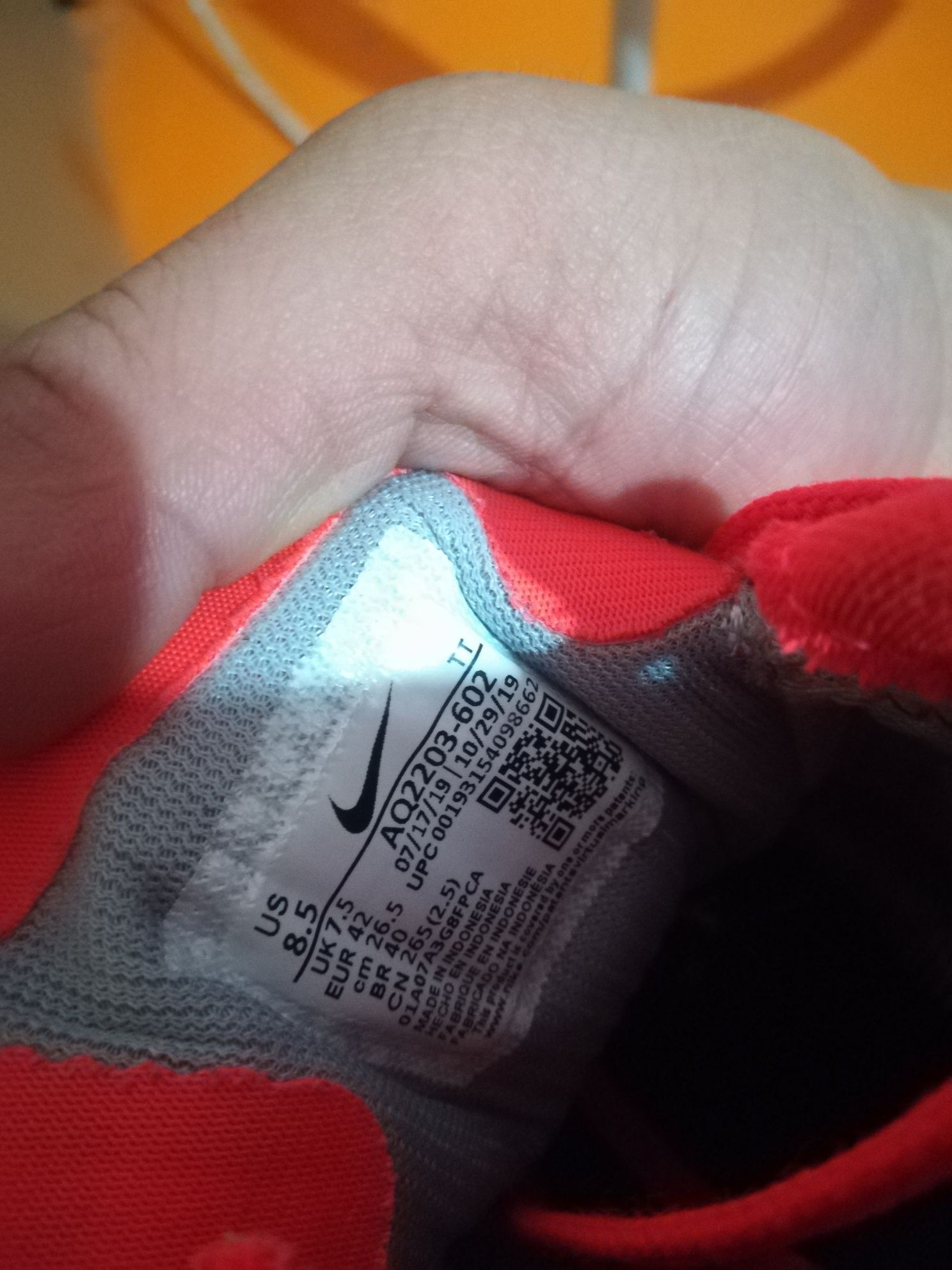 Продам фирменные кроссовки Nike original