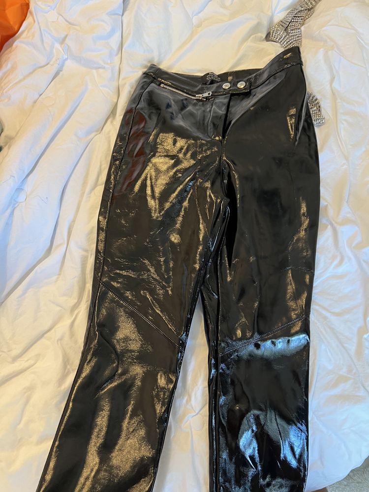 Pantaloni latex , bershka