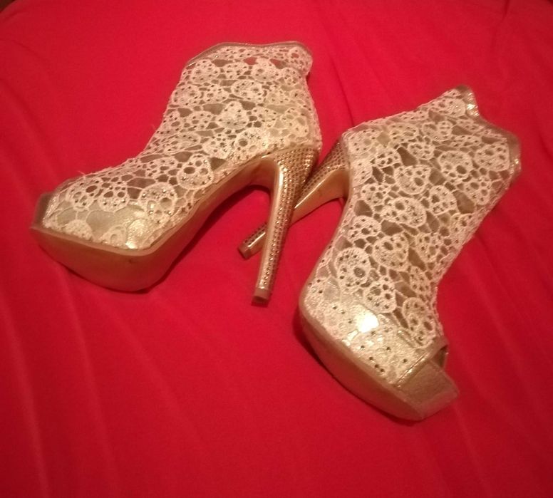 Botine din dantela 38