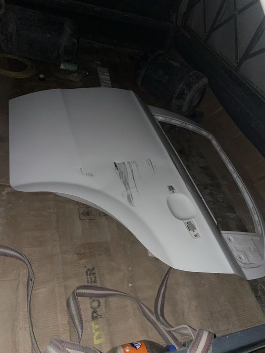 Nexia 3 ong taraf orqa eshigi sotiladi b/u ufar yoq