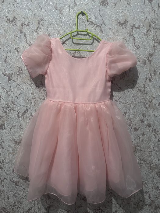 Нежное розовое платье