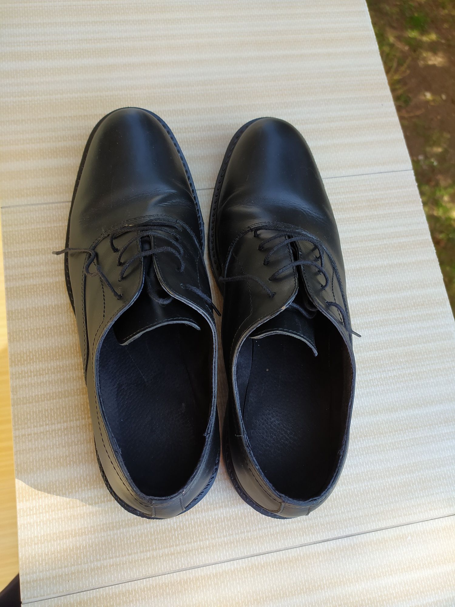 Мъжки обувки 44  номер изцяло естествена кожа.