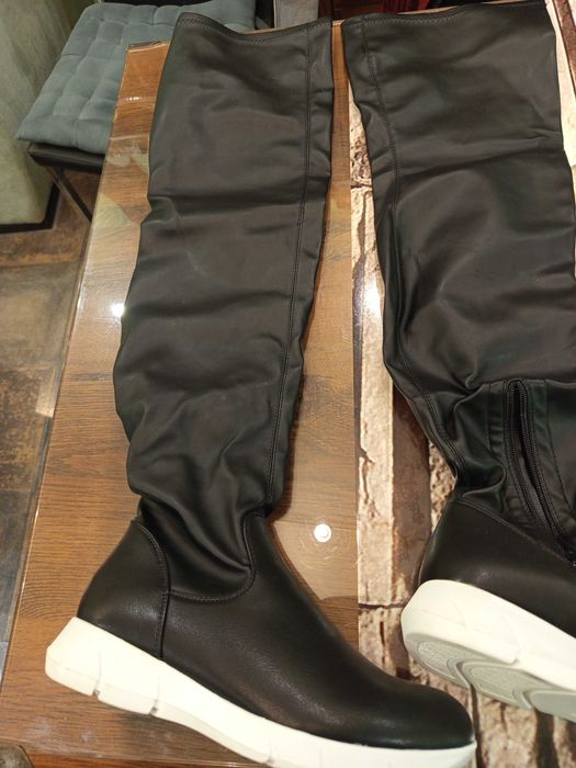 Високи ботуши над коляното