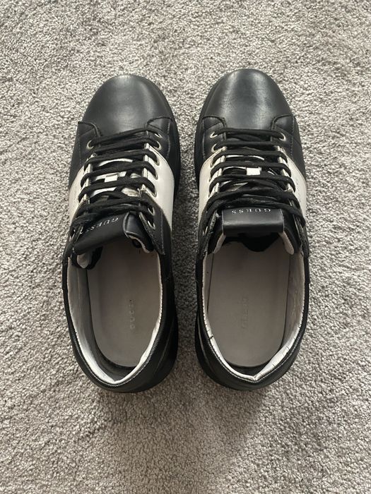 Черни обувки Guess