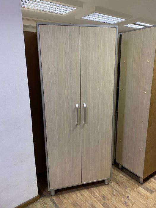 ishlatilgan ofisnoy mebellar bor 400 dan boshlanadi 600 gacha