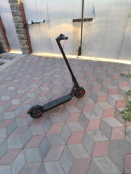 Электросамокат Xiaomi m365 Pro срочно