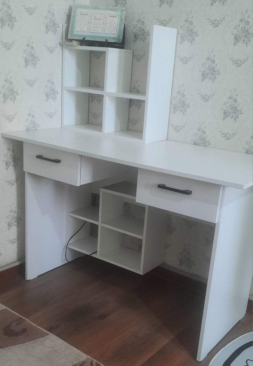 Продам парта, состояние идеальное,.
