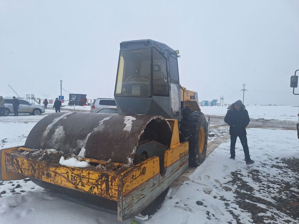 Грейдер, каток грунтовый  18 тонн.