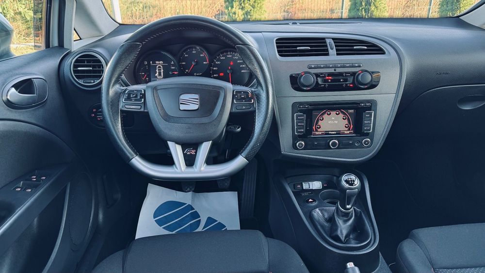 Seat Leon model FR+bi-xenon+trapa+jante 17”