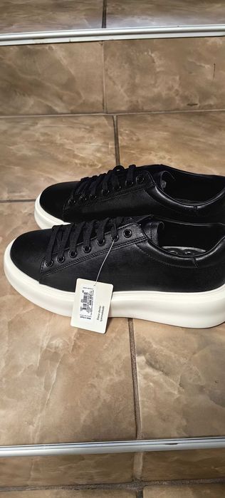 Продавам спртни обувки